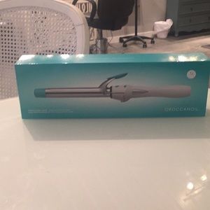 Moroccanoil 1 inch titanium curling iron